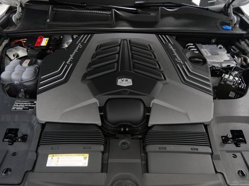 Used 2021 Lamborghini Urus image 12