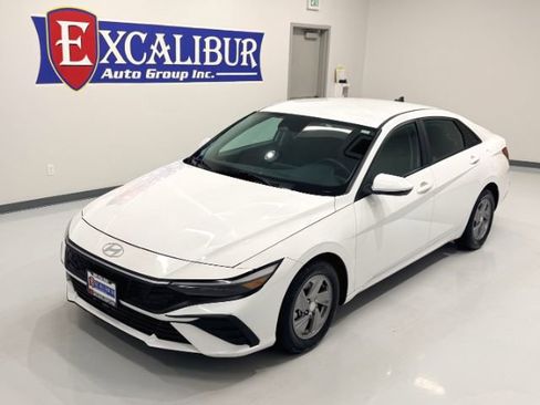 Used 2024 Hyundai Elantra SE FWD image 4