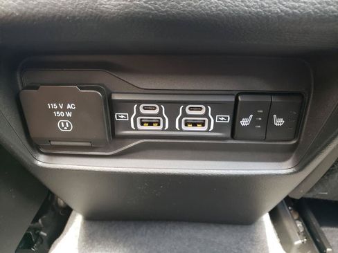 Used 2024 Jeep Grand Cherokee Limited w/ Luxury Tech Group II AWD/4WD image 13