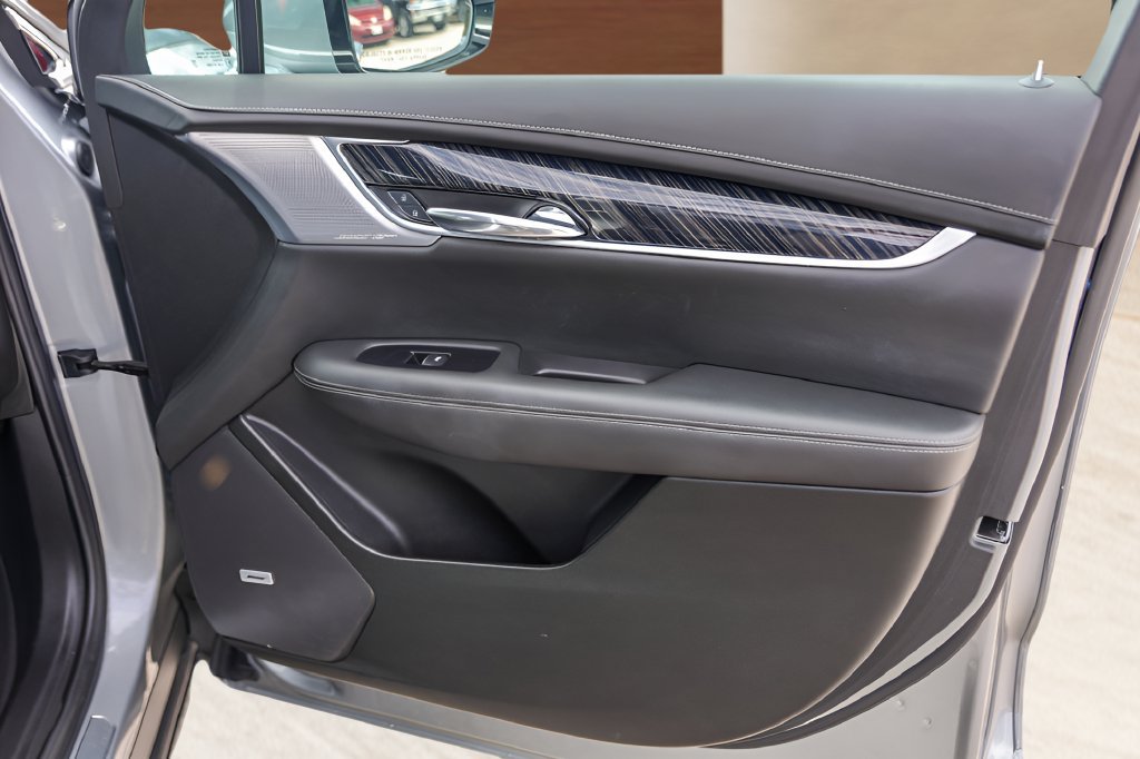 Certified 2025 Cadillac XT6 Premium Luxury FWD image 31