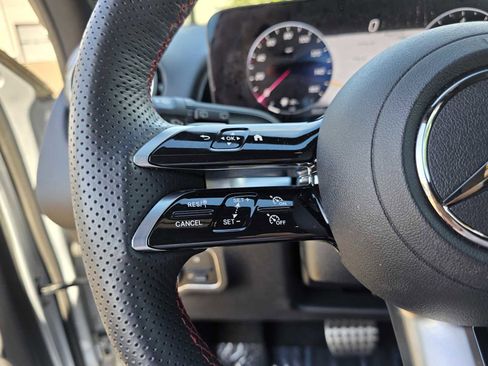 Used 2025 Mercedes-Benz GLB 250 image 24