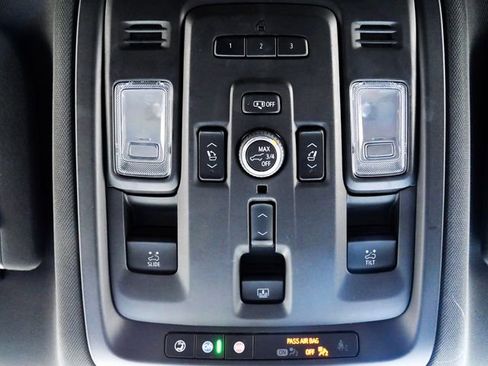 Used 2024 Chevrolet Tahoe High Country image 16