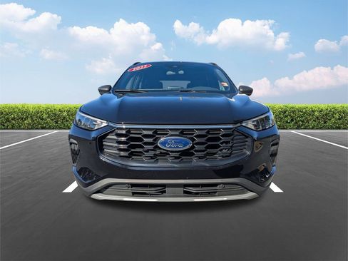 Used 2025 Ford Escape ST-Line image 9