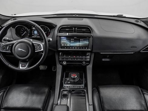 Used 2020 Jaguar F-PACE S image 14