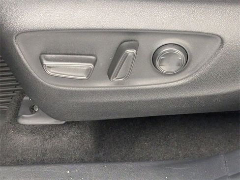 Used 2023 Toyota Highlander XLE image 14