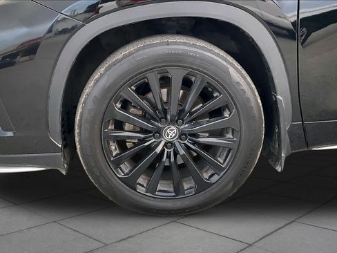 Used 2023 Toyota Highlander XSE FWD image 11