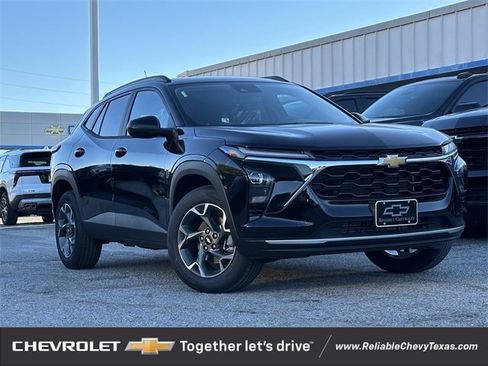 New 2026 Chevrolet Trax LT w/ Driver Confidence Package image 2