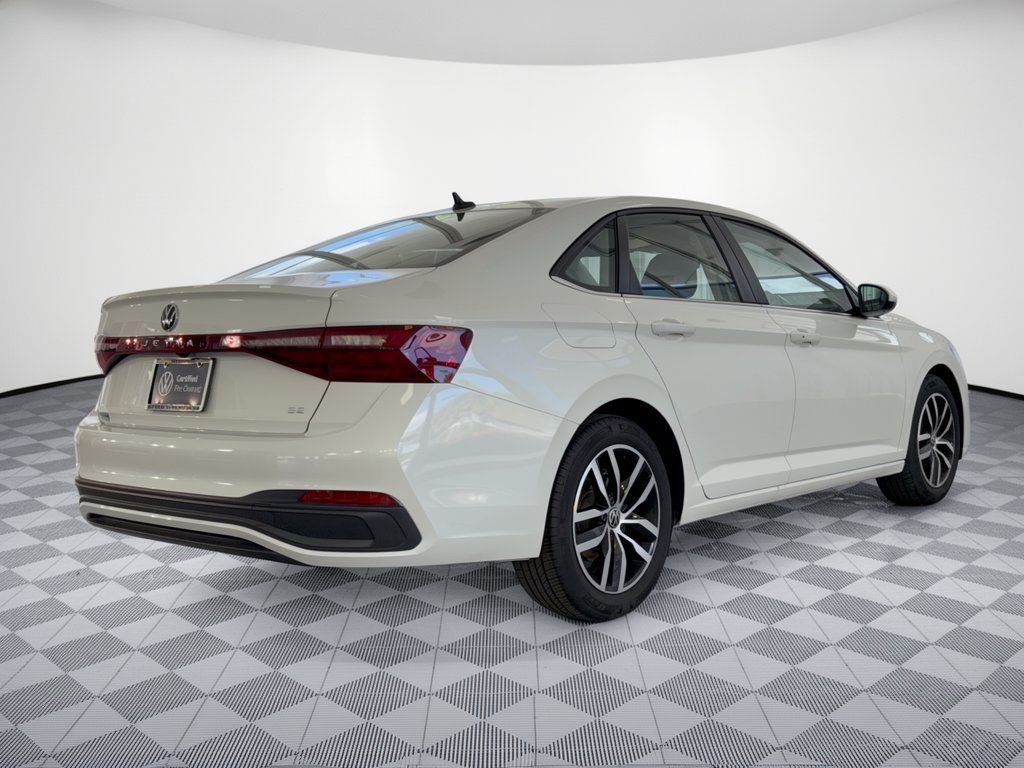 Used 2026 Volkswagen Jetta SE FWD image 9