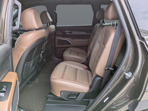Used 2022 Kia Telluride SX w/ SX Prestige Package image 14