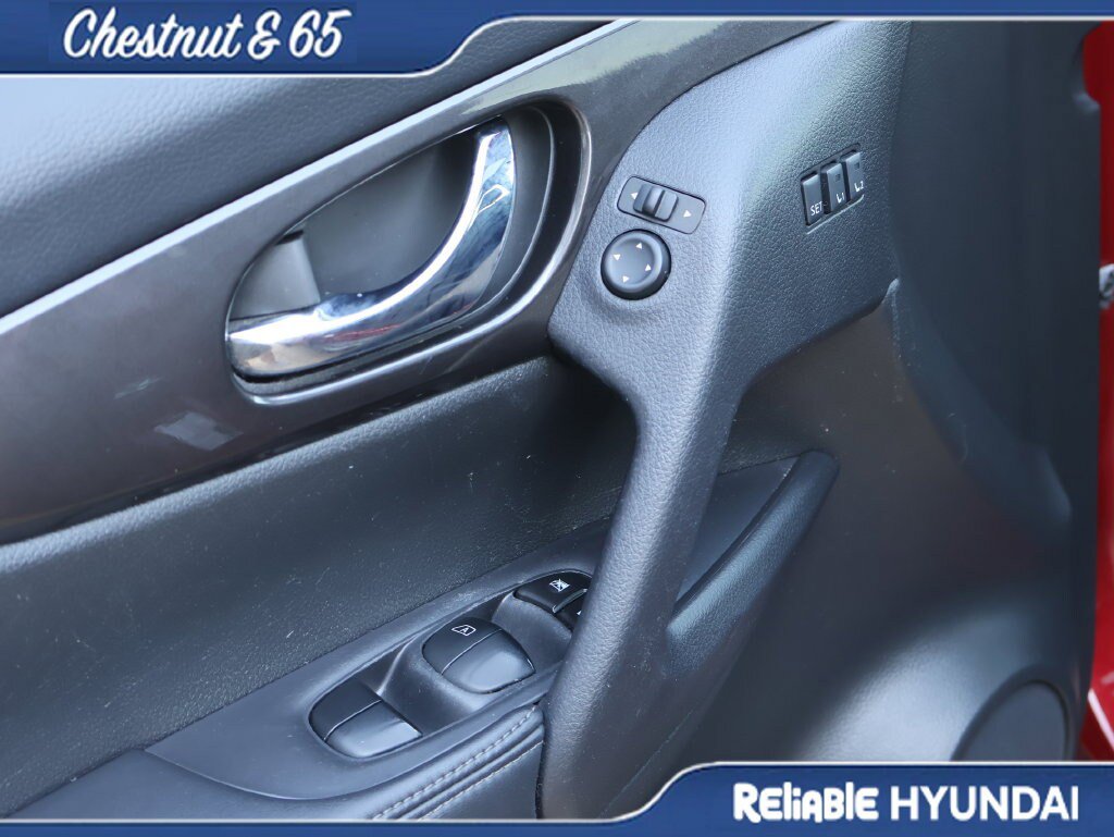 Used 2019 Nissan Rogue SV w/ Sun & Sound Touring Package AWD/4WD image 22