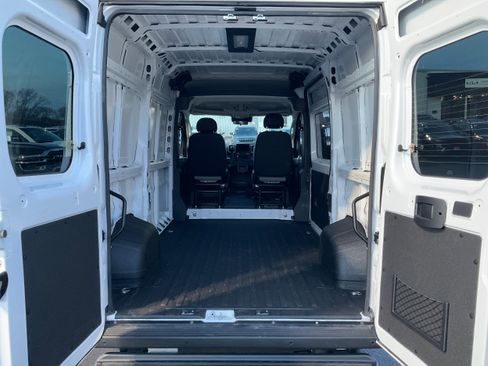 New 2026 RAM ProMaster 1500 w/ Quick Order Package 22G SLT image 8
