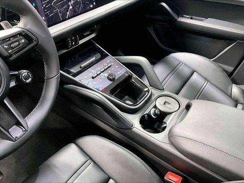 New 2026 Porsche Cayenne Coupe image 17