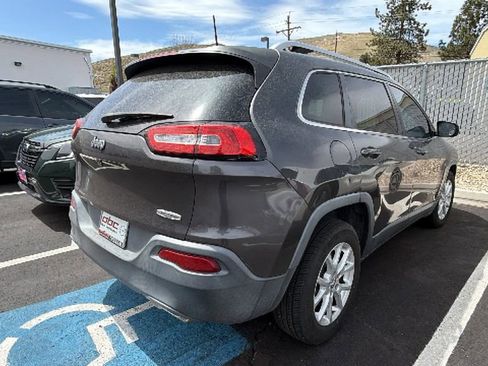 Used 2017 Jeep Cherokee Latitude w/ Comfort/Convenience Group image 2