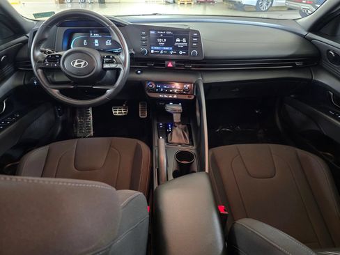 Certified 2025 Hyundai Elantra Sport FWD image 18