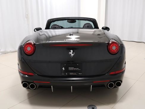 Used 2016 Ferrari California T RWD image 12