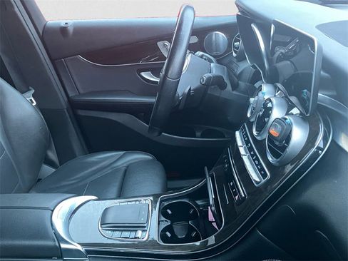 Used 2020 Mercedes-Benz GLC 350e 4MATIC image 5