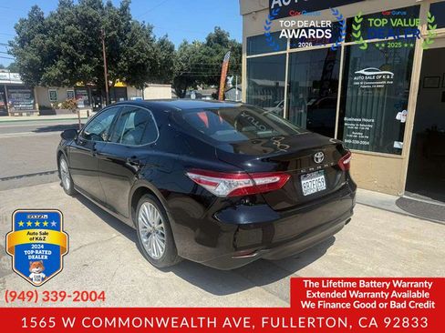 Used 2018 Toyota Camry XLE FWD image 5