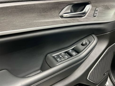 Used 2022 Jeep Grand Cherokee Limited image 21