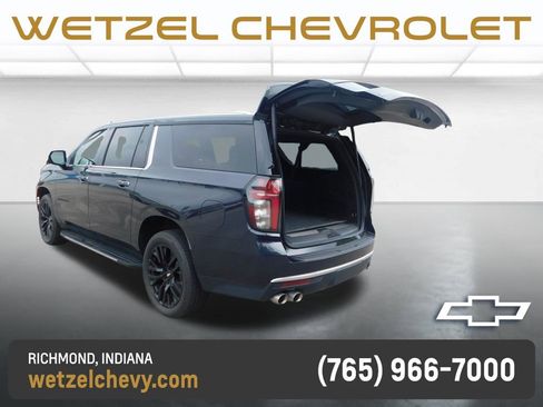 Used 2023 Chevrolet Suburban Premier w/ Advanced Technology Package AWD/4WD image 27