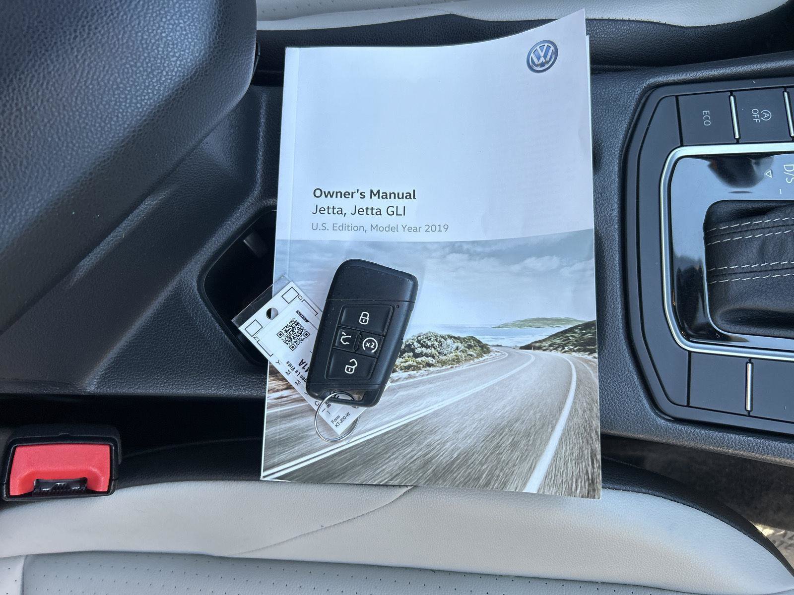 Used 2019 Volkswagen Jetta R-Line w/ R-Line Cold Weather Package FWD image 3