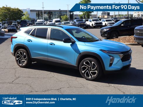 Used 2025 Chevrolet Trax RS w/ Driver Confidence Package FWD image 1