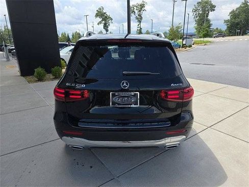 Used 2026 Mercedes-Benz GLB 250 4MATIC image 5