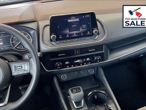 Used 2023 Nissan Rogue SV FWD image 6