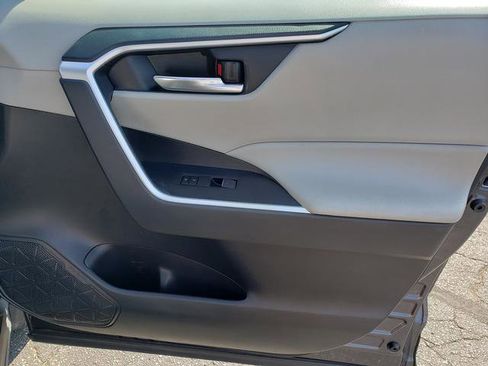 Used 2022 Toyota RAV4 XLE image 17