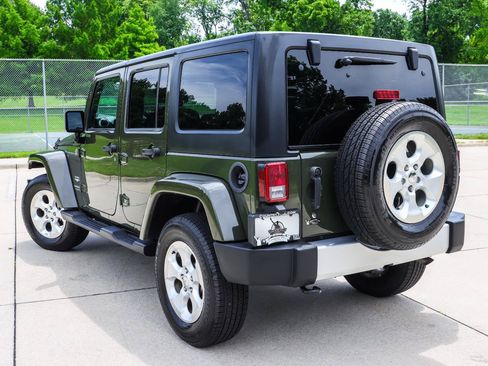 Used 2015 Jeep Wrangler Unlimited Sahara AWD/4WD image 9