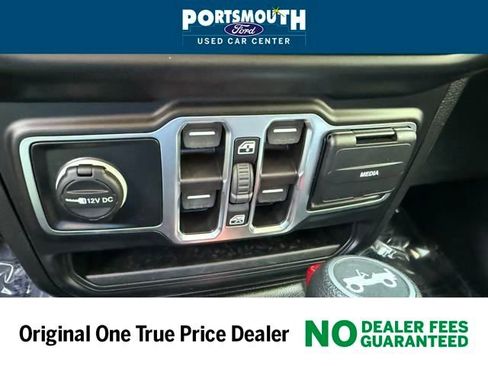 Used 2020 Jeep Wrangler Unlimited Sahara image 20