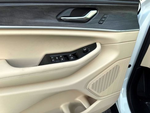 New 2025 Jeep Grand Cherokee Limited image 10