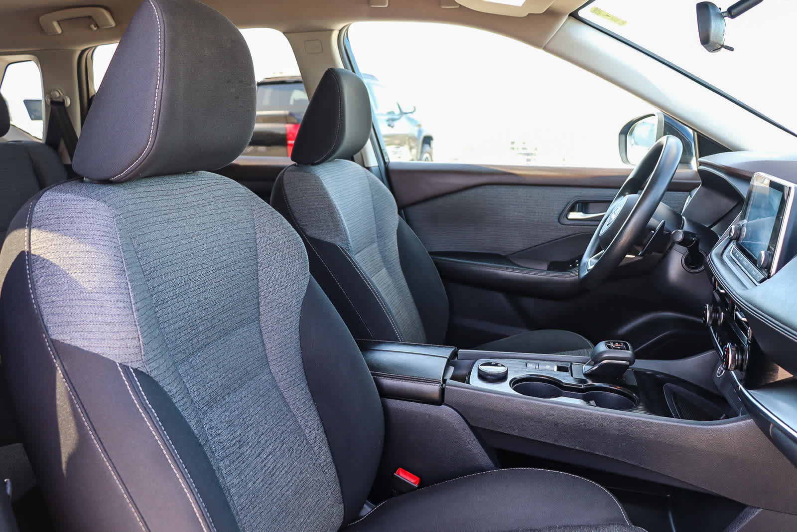 Used 2022 Nissan Rogue SV AWD/4WD image 17