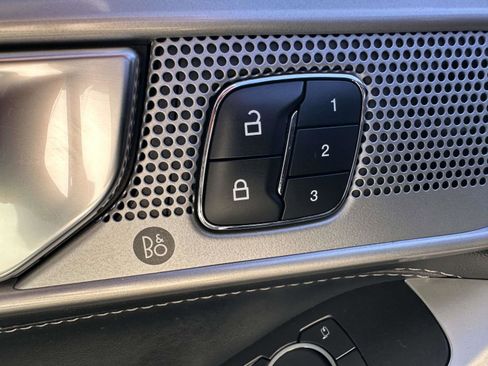 Used 2022 Ford Explorer Limited w/ Equipment Group 301A image 11