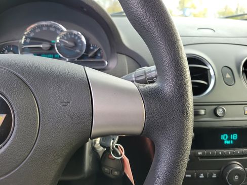 Used 2010 Chevrolet HHR LS image 23