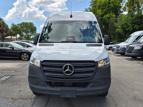 Used 2025 Mercedes-Benz Sprinter 2500 image 2