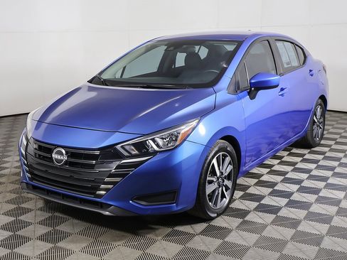 Used 2023 Nissan Versa SV image 5