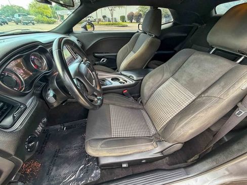Used 2023 Dodge Challenger SXT RWD image 18