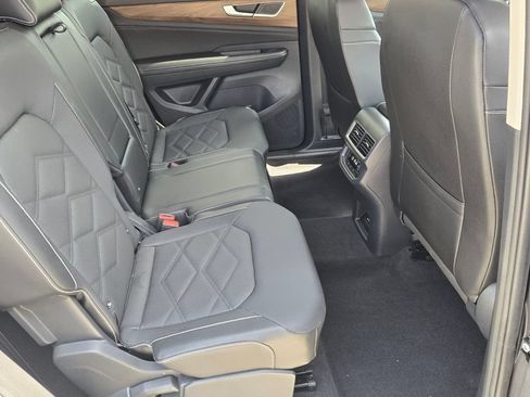 Certified 2024 Volkswagen Atlas SE FWD image 17