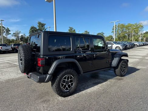 Used 2024 Jeep Wrangler Unlimited Rubicon AWD/4WD image 3