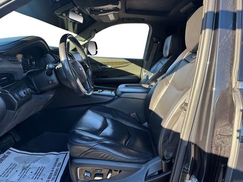 Used 2019 Cadillac Escalade Platinum image 11