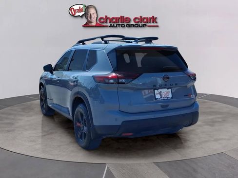 Used 2025 Nissan Rogue SV image 3