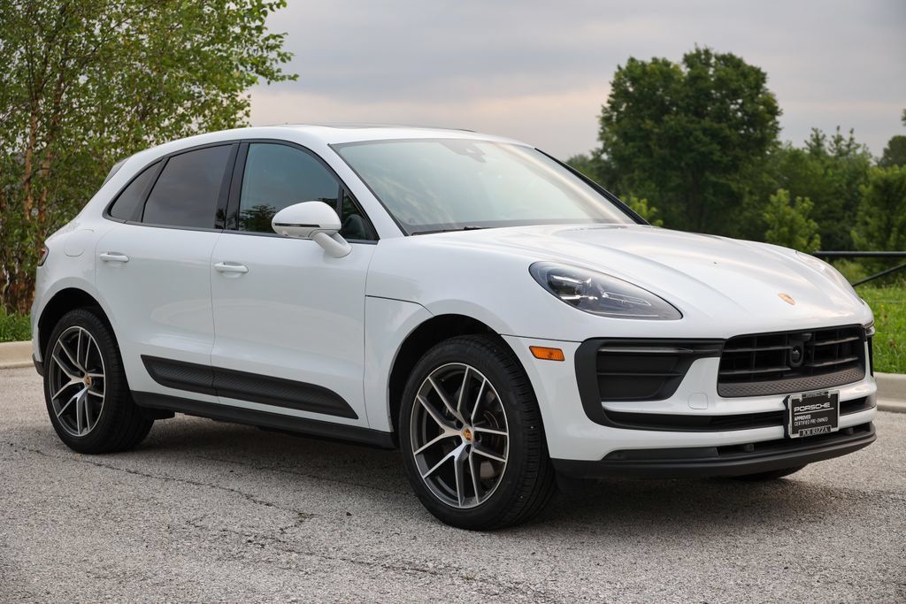 Certified 2026 Porsche Macan AWD/4WD image 24