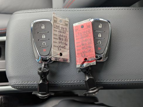 Used 2020 Chevrolet Bolt Premier w/ Infotainment Package image 37