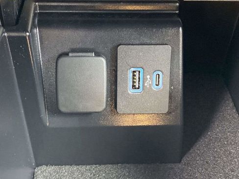 Used 2024 Ford Explorer XLT w/ Equipment Group 202A AWD/4WD image 29