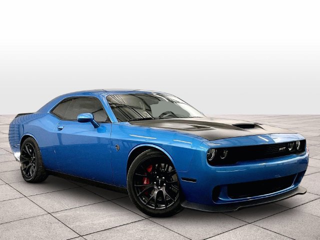Used 2016 Dodge Challenger SRT Hellcat RWD image 2