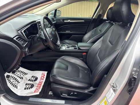 Used 2017 Ford Fusion SE FWD image 10