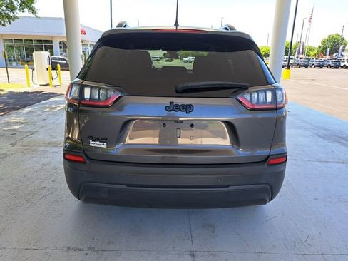 Used 2021 Jeep Cherokee Latitude Plus AWD/4WD image 5