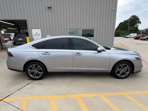 Certified 2023 Honda Accord EX image 9