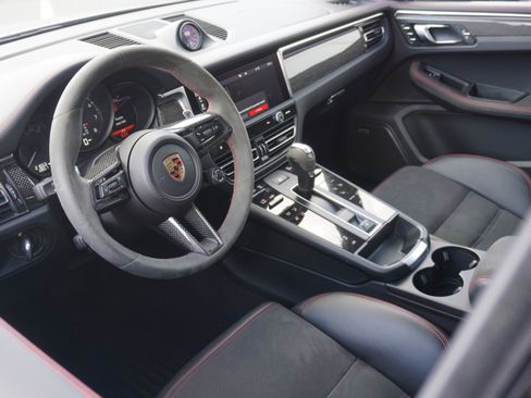 Certified 2023 Porsche Macan GTS w/ GTS Sport Package AWD/4WD image 4