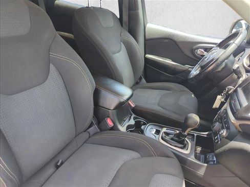 Used 2016 Jeep Cherokee Latitude FWD image 26